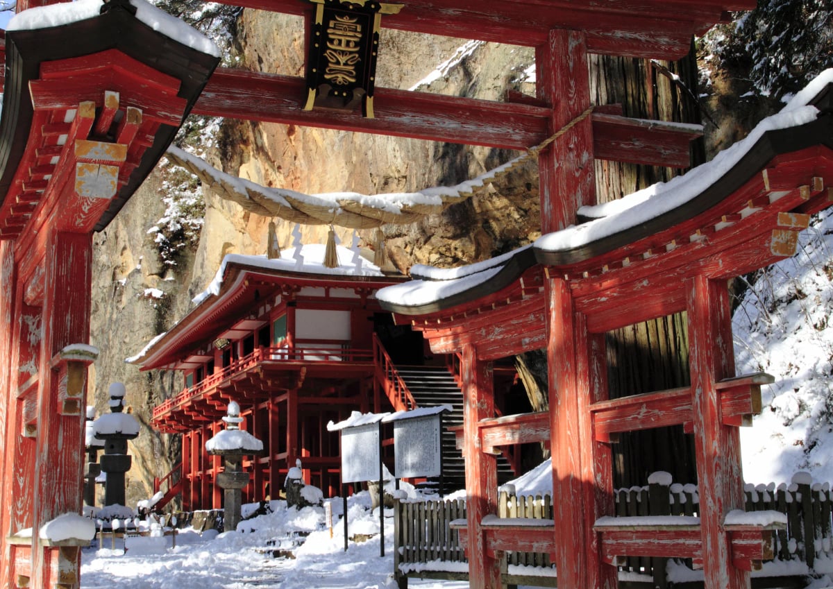 Takkoku no Iwaya Bishamon-dō in Winter