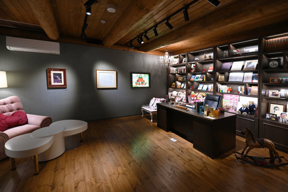 The Strawberry King's Room: A Recreation of Tsuji Shintaro's Personal Office