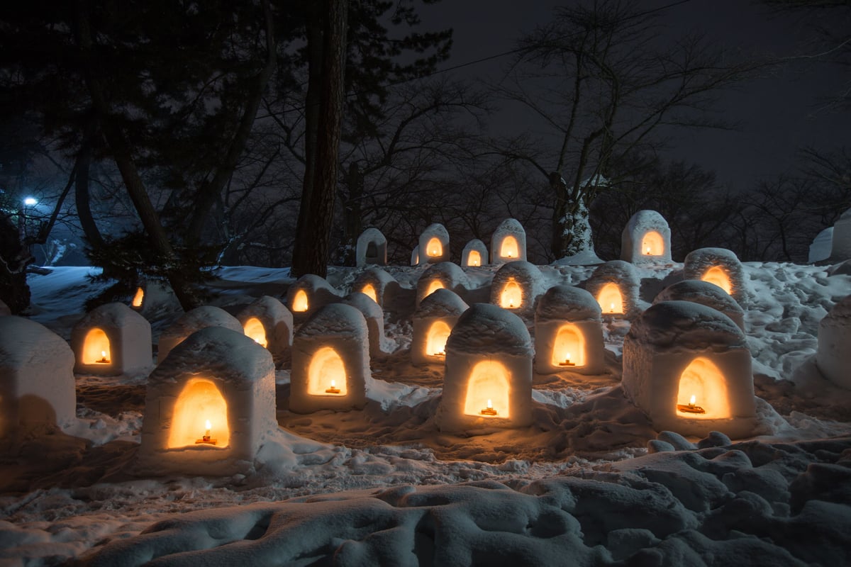 Kamakura-igloos with candles in the Hirosaki Park