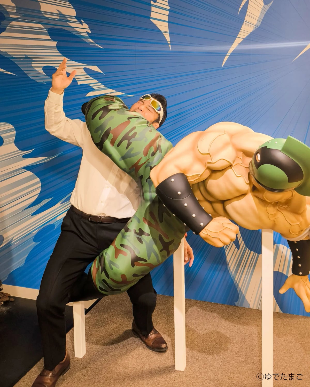 Kinnikuman Soldier puts Museum Director Minowaman D·Z in a hold at the Kinnikuman Museum in Numazu.