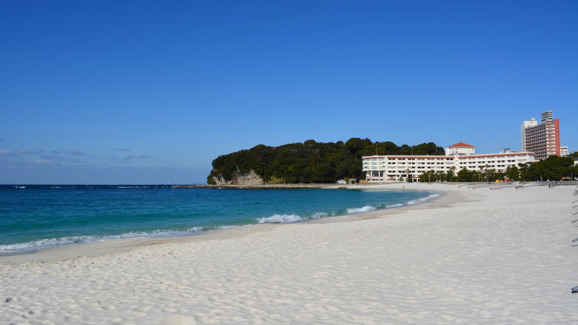 The white sands and blue waters of Shirarahama Beach in Shirahama, Wakayama