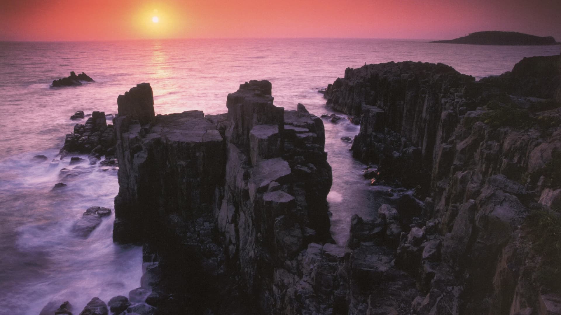 The columnar cliffs of Tojinbo at sunset, Sakai, Fukui