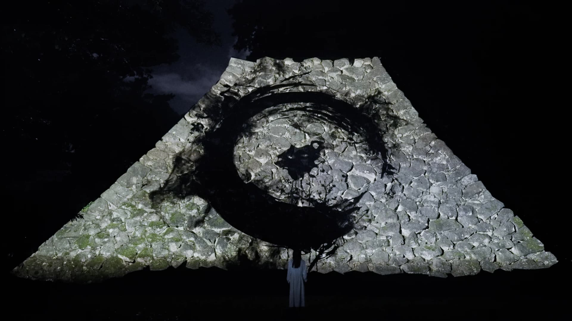 Enso on Ancient Stone Wall, teamLab, Fukuoka Castle Ruins (previous exhibition)