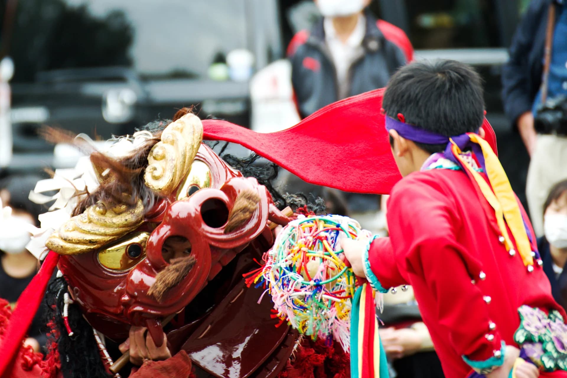 The lion and the ball-bearer