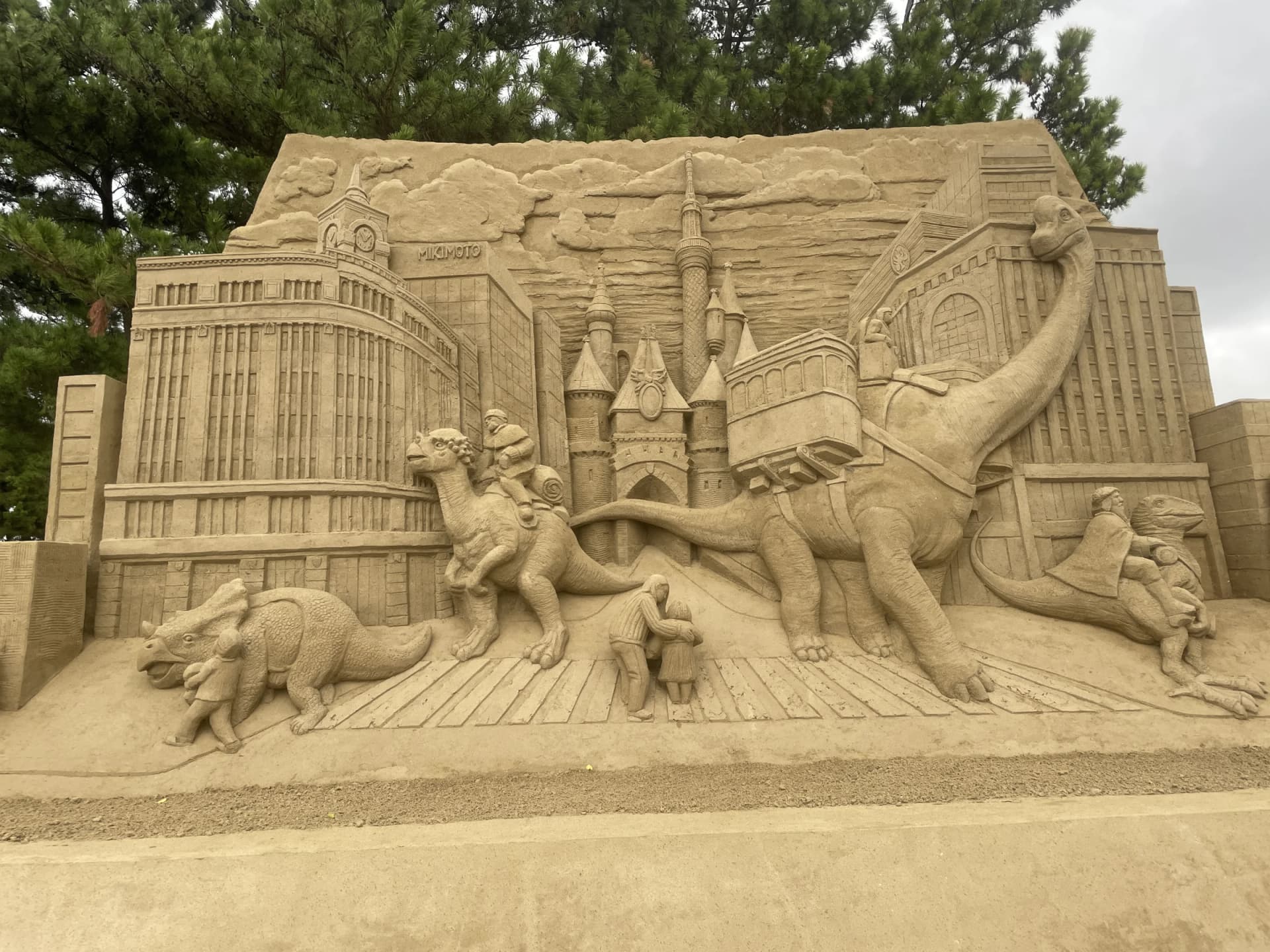 Ashiya Sand Craft Exhibition dinosaurs in a Tokyo street scene sand sculpture, previous years' exhibition