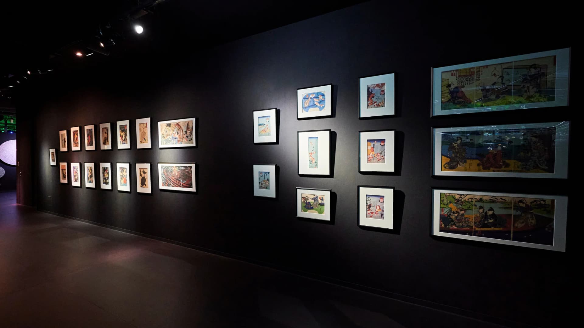 Ukiyo-e of goldfish on the museum wall
