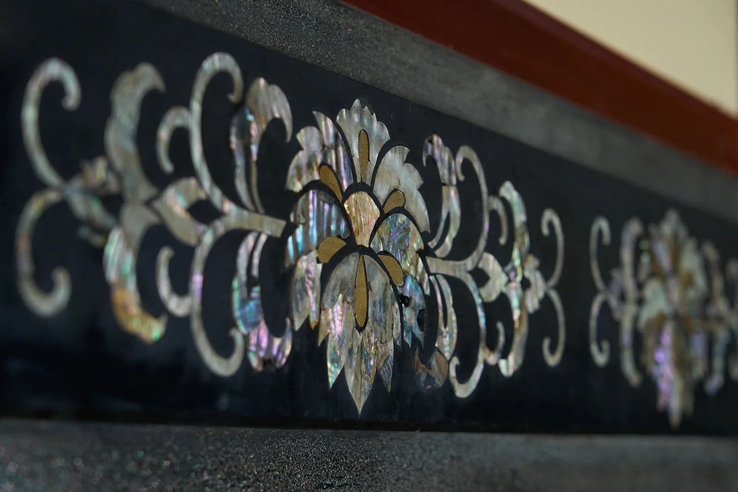 Mother-of-pearl inlay, Hyakudan Kaidan