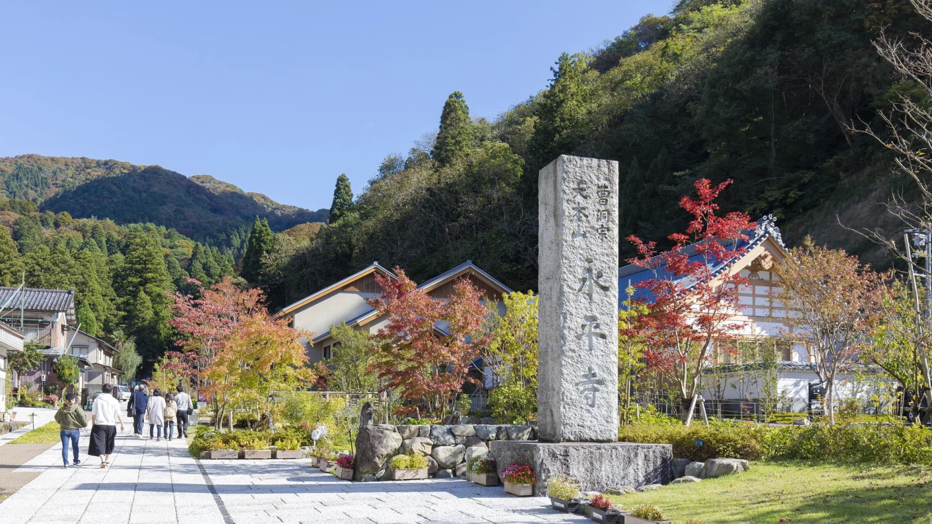 The old approach to Eiheiji in autumn, Eiheiji Town, Fukui