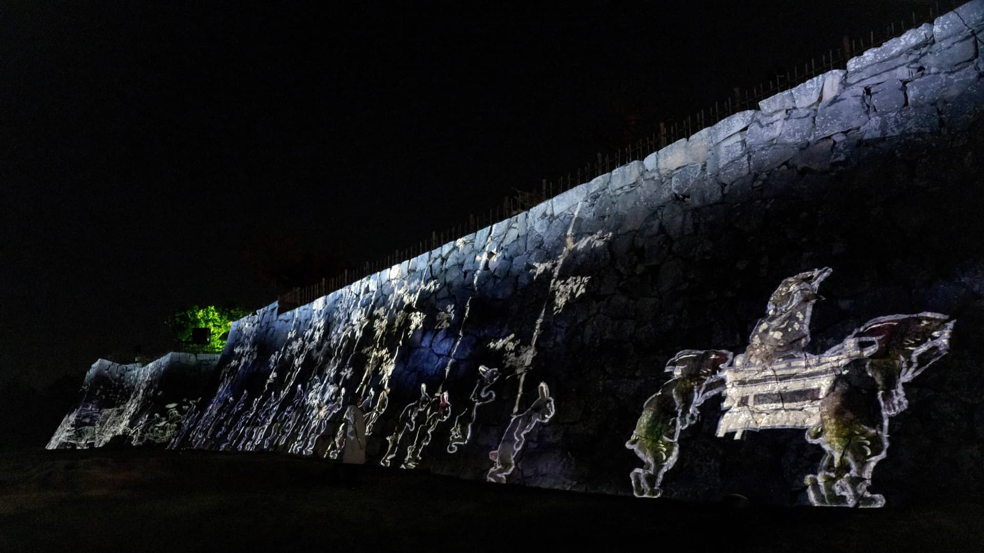 Walk, Walk, Walk - Fukuoka Castle Ruins, teamLab (previous exhibition)