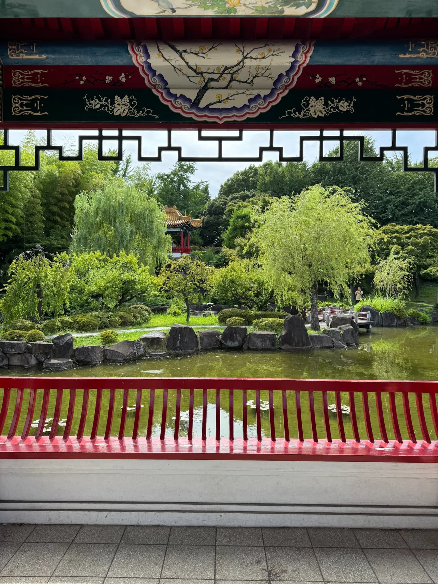Willows and the upper pavilion, framed from the walkway – Shinshuen, Kawasaki, Kanagawa