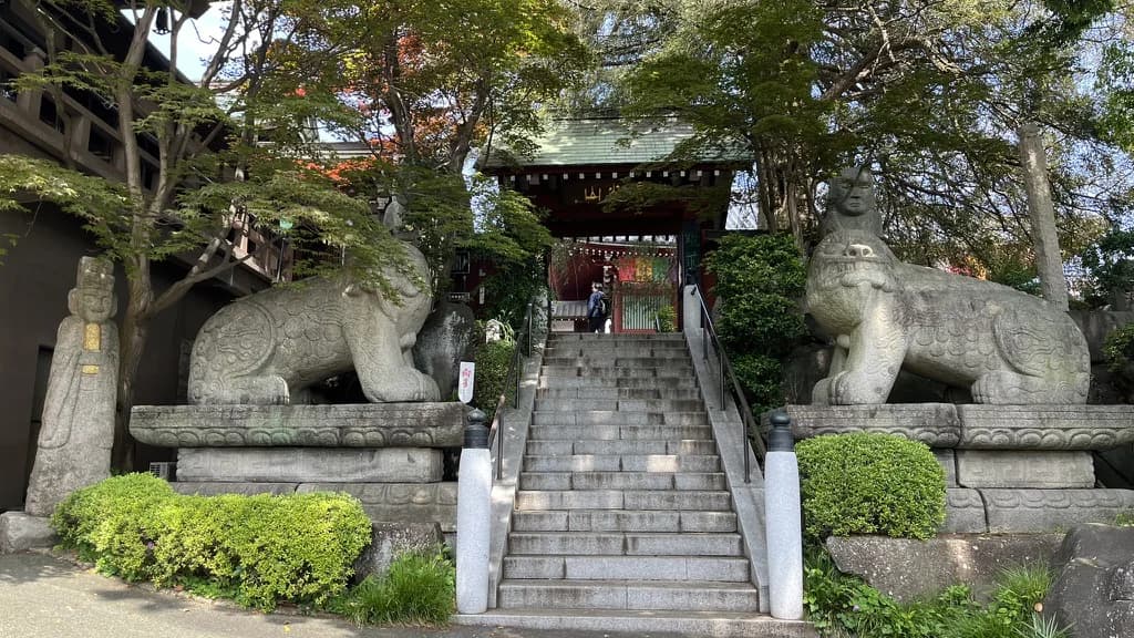 Seated kaida beast at the entrance to Zenyoji Temple, Setagaya Ward, Tokyo