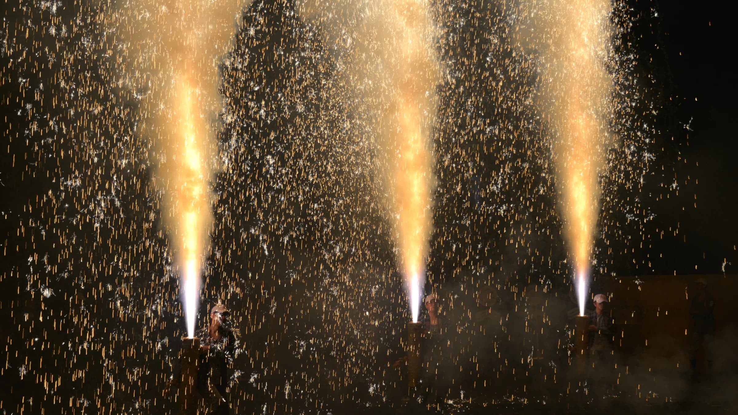 Tezutsu hand-held fireworks, Yoshida Shrine, Toyohashi, Aichi