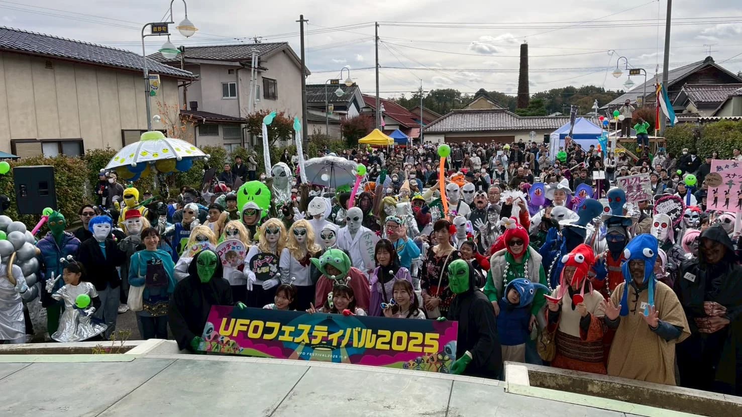 The whole field of aliens, UFO Festival