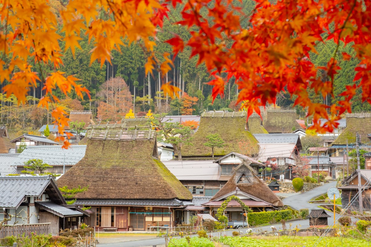 Kayabuki no Sato in Autumn