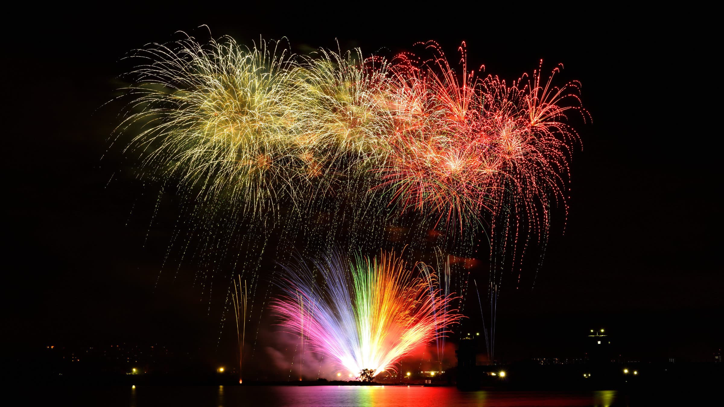 5th Photo Contest Grand Prize "Rainbow Hanabillusion"