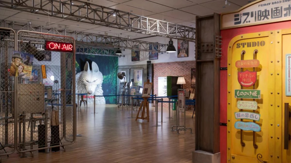 Friday Road Show and Ghibli Exhibition – Exhibition space styled as a film studio