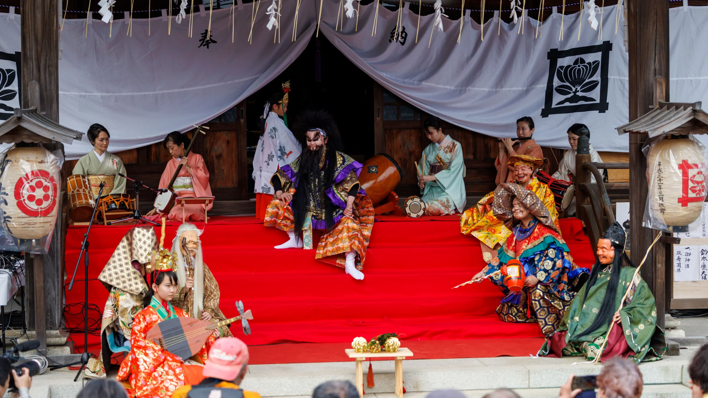 Live performance of the traditional art "Kagura" at the Sugita Plum Festival