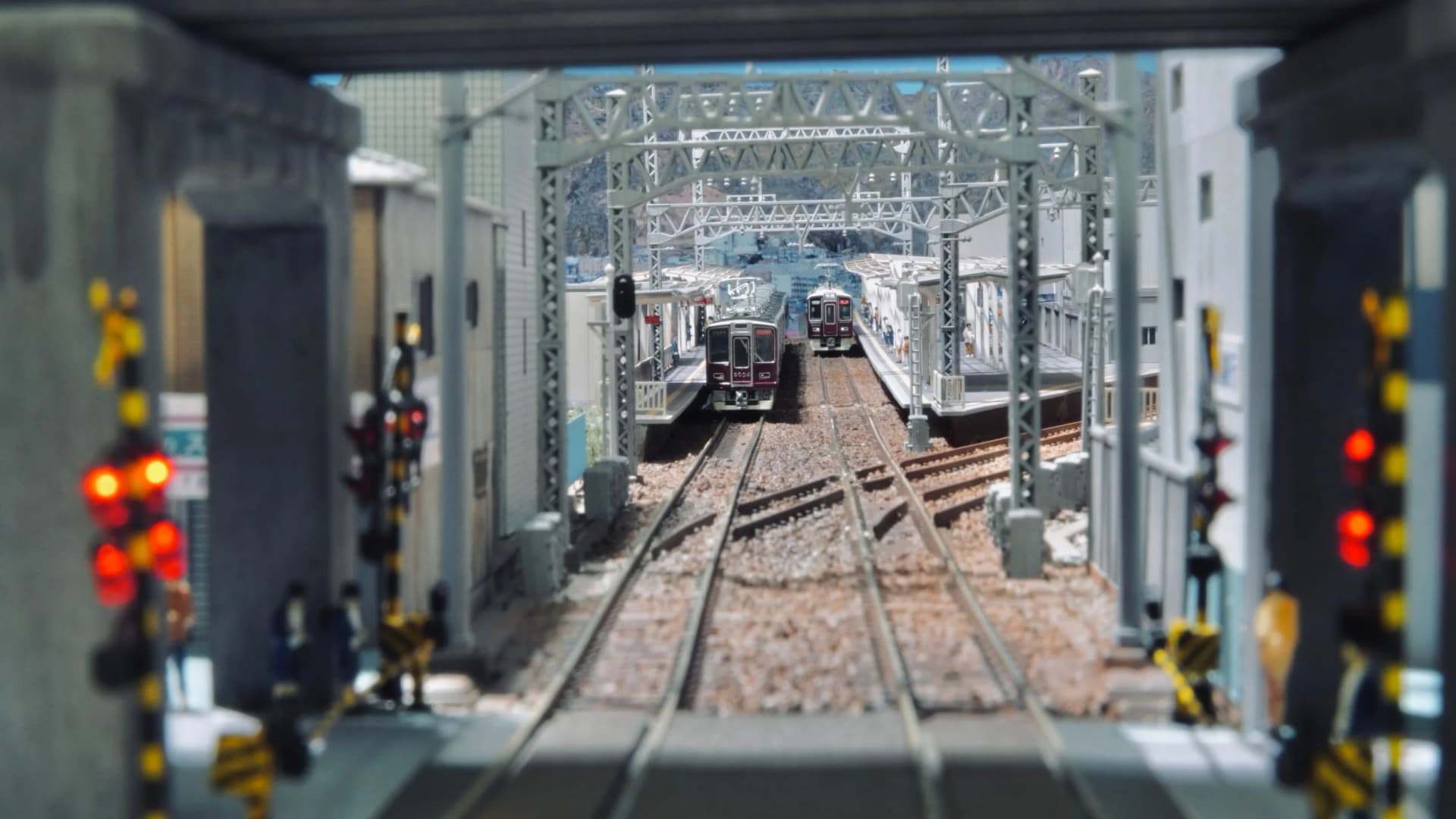 SMALL WORLDS Miniature Museum